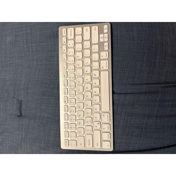 ANKER Silver White Wireless Keyboard Bluetooth Battery Operated - Picture 1 of 2